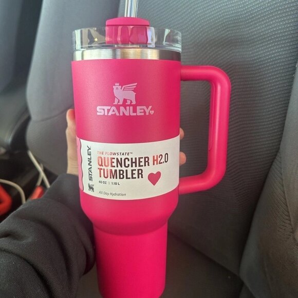 NWT Stanley 40oz Cosmo Pink Tumbler Valentine’s Exclusive Limited Edition - Picture 2 of 3